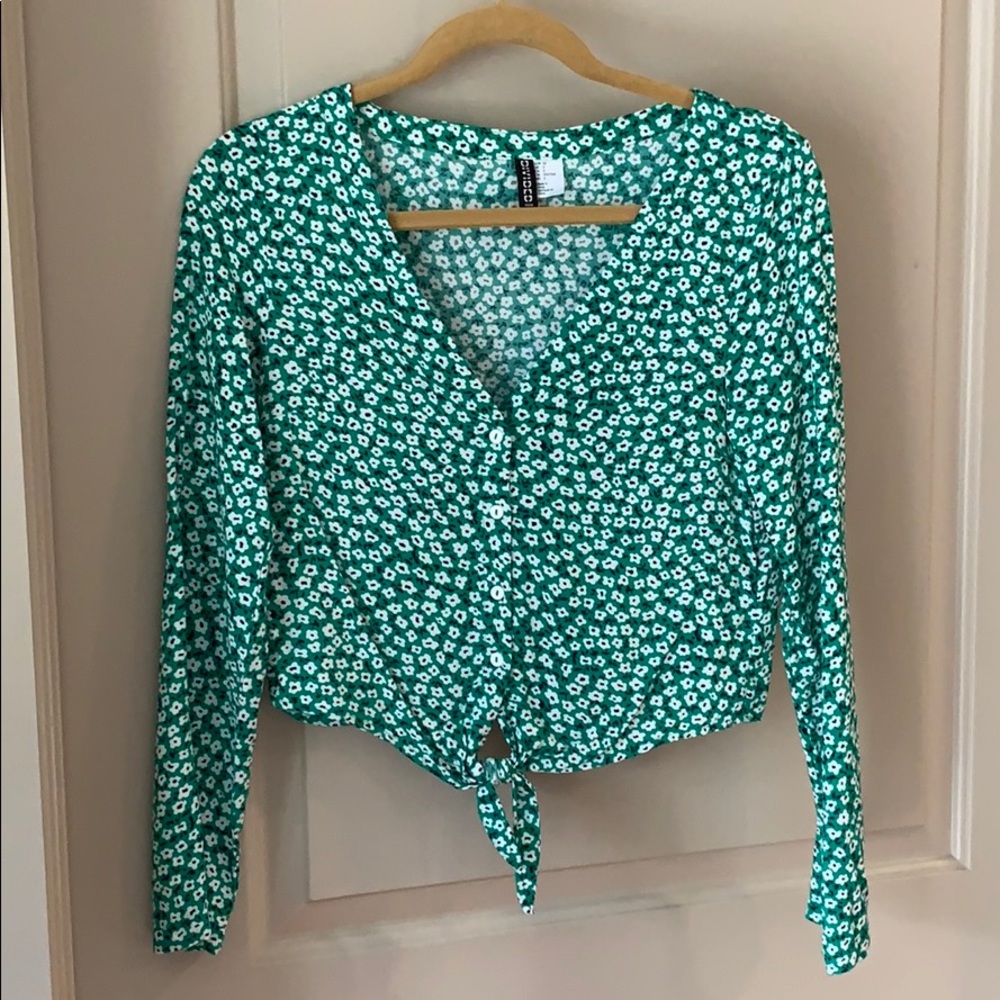 H&M ditsy floral green crop top